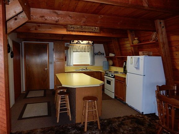 3rd image of 3914 Lake Breeze Dr
