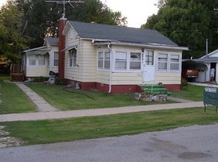 824 S B St, Monmouth, IL 61462