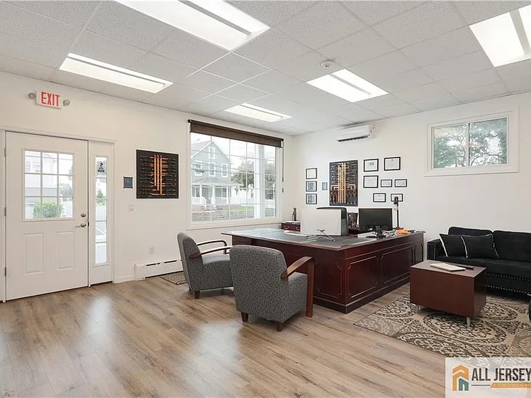 215 Washington Rd — Photo 15