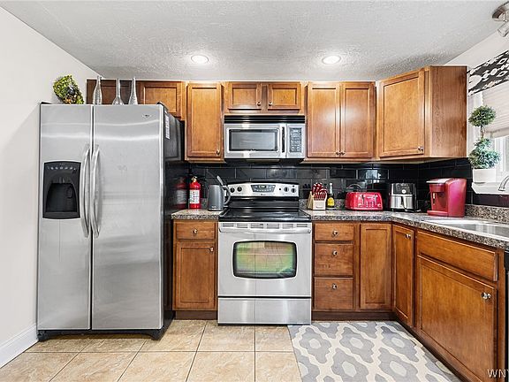 4th image of 216 Summer St Unit 6