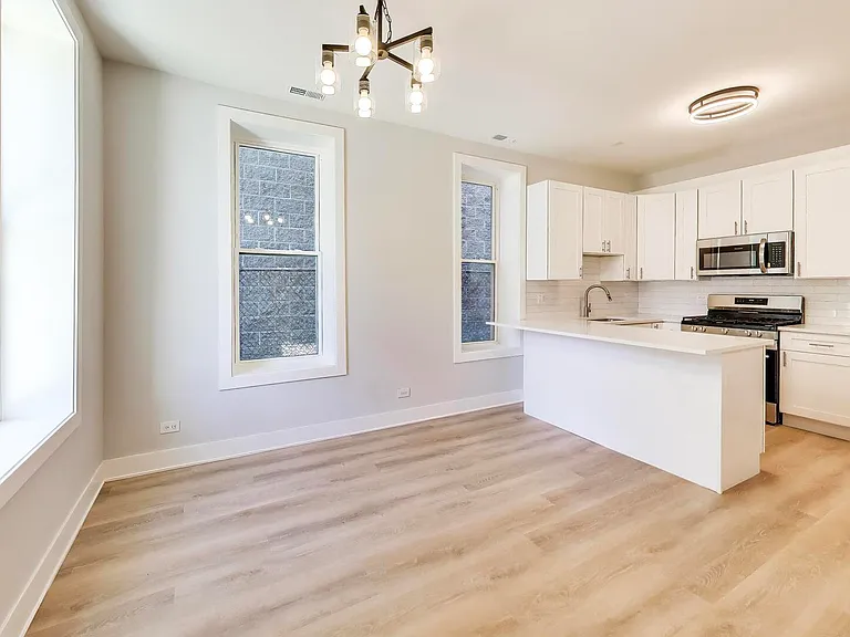 1821 S Fairfield Ave — Photo 9