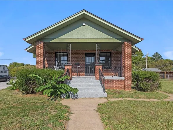 1340 Spruce St, Leavenworth, KS 66048