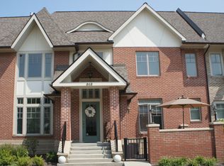 310 Earley Ln, Westlake, OH