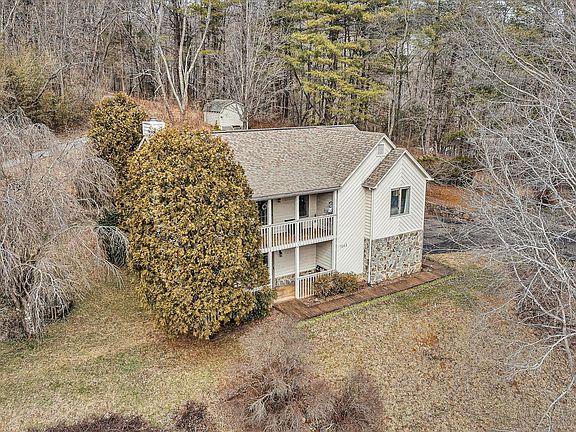 2nd image of 7141 Bent Mountain Rd