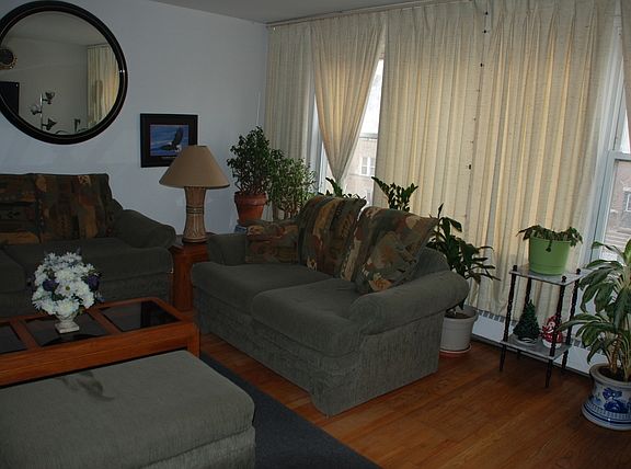 4th image of 6204 N Washtenaw Ave