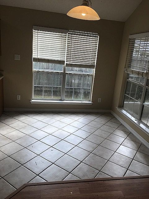 2nd image of 29210 Canterbury Rd