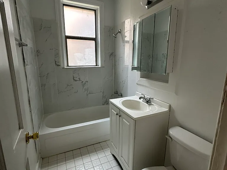 1369 W Estes Ave #2J — Photo 10