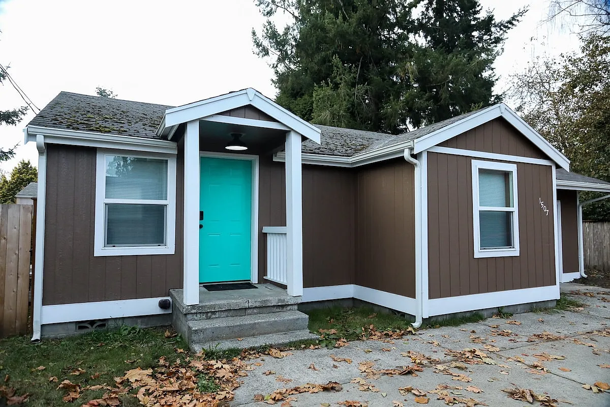 3 bed, 892 sqft, $1,900 — Photo 1
