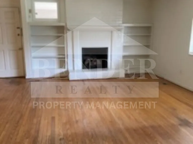 2300 Oakland Dr NW — Photo 3