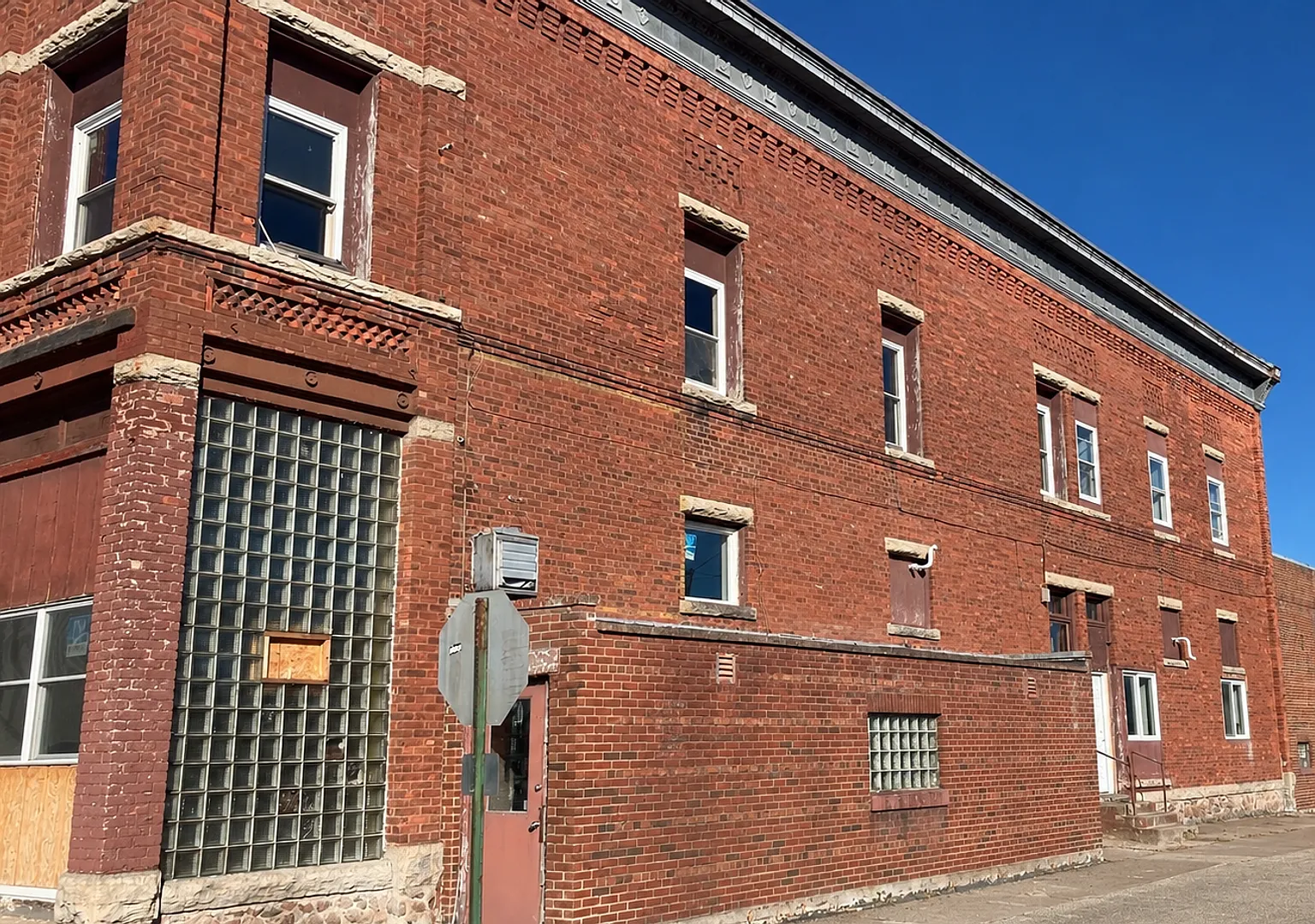 100 West Vinal Street — Photo 1