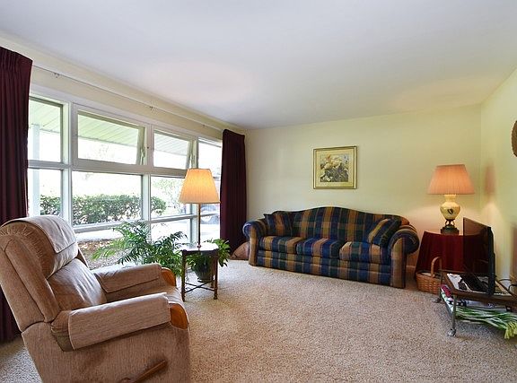 2nd image of 18033 Thomas Ln