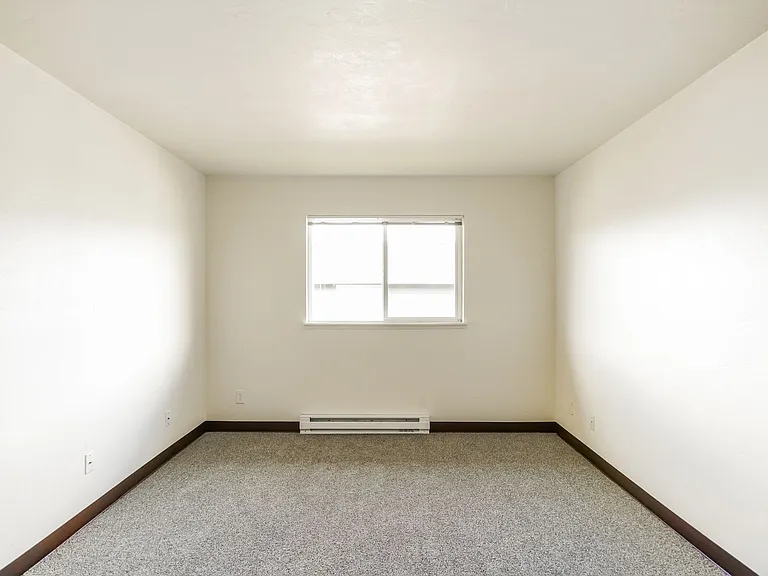 Brighton Park East Apartments — Photo 13
