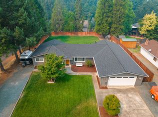 122 Saradan Ln, Grants Pass, OR 97527