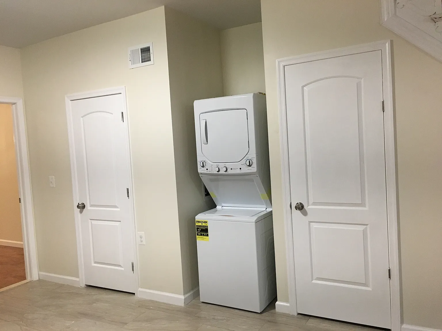 5 bed, 3.5 bath, 2000 sqft, $3,100 — Photo 4
