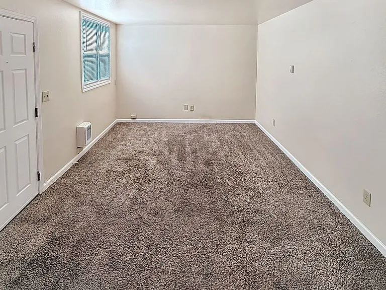 Town Manor Apartments — Photo 7