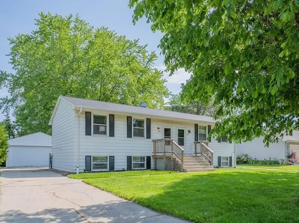 1302 Echo Ln, Green Bay, WI 54304