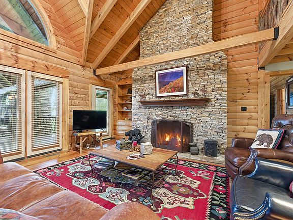 3rd image of 407 Forest Ridge Road
