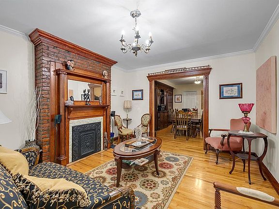 4th image of 1447 Dean St