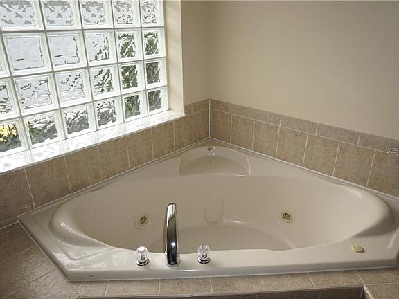 4th image of 839 Princeton Dr