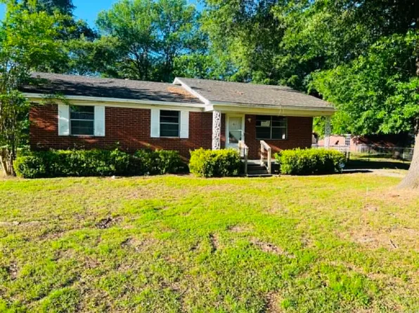 907 W Fisher St, Beebe, AR 72012