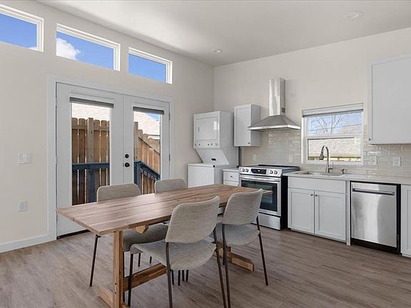3rd image of 1411 Fairfield Dr #2