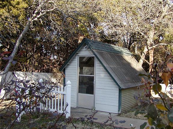 5th image of 1815 Valley View Dr