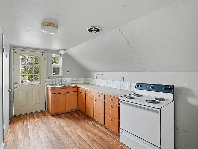 913 E Illinois Ave — Photo 3