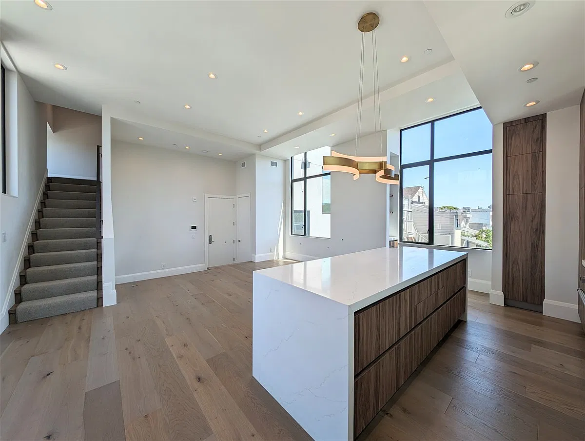 3 bed, 2.5 bath, 1588 sqft, $12,000 — Photo 2