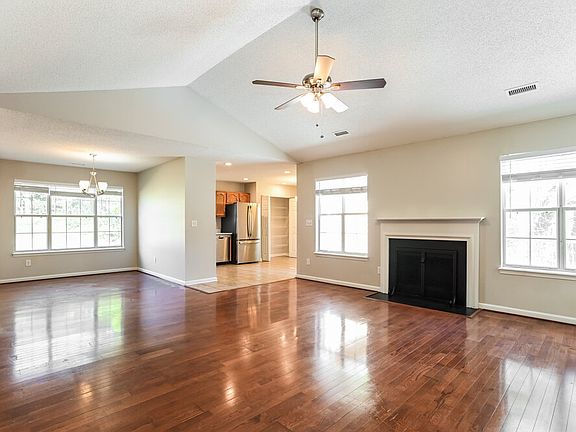 4th image of 9225 Merlot Ln