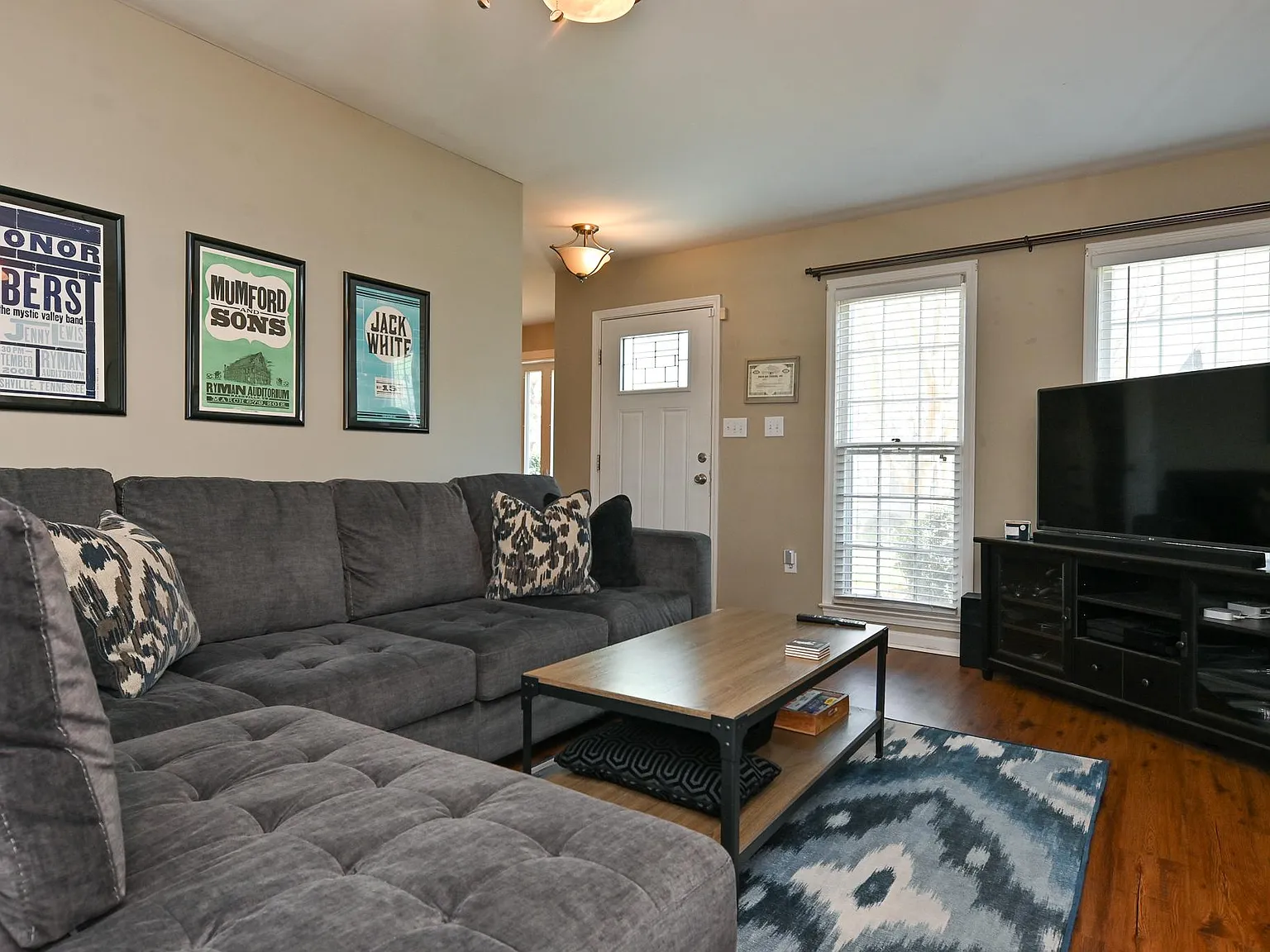 3 bed, 2.5 bath, 1328 sqft, $1,850 — Photo 4