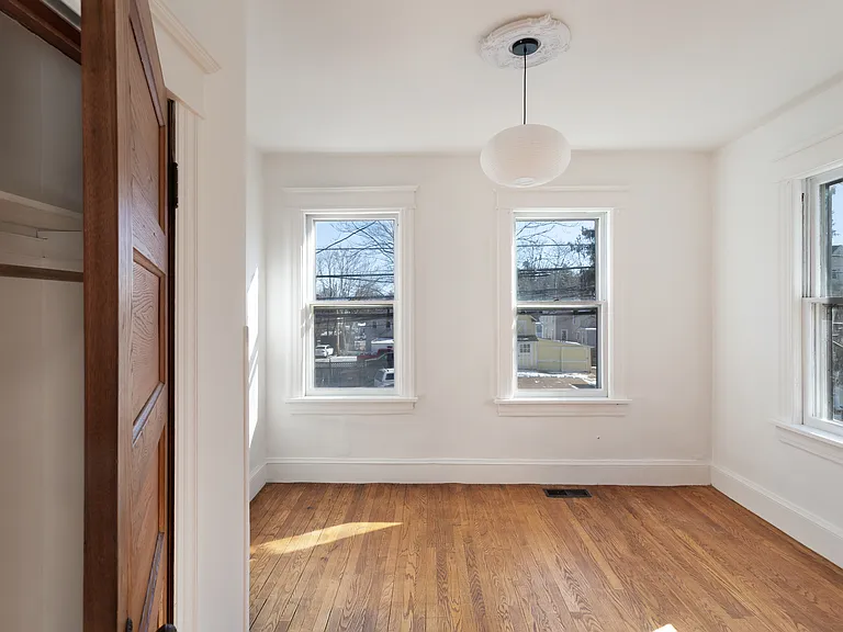 7 Brewster St #2 — Photo 5