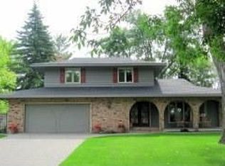 2425 W Country Club Dr S, Fargo, ND 58103