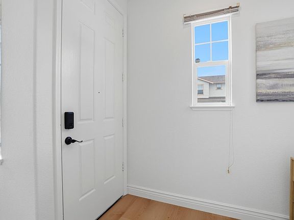 5th image of 909 Baines St