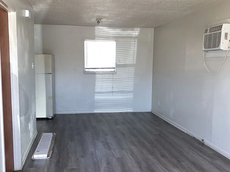 406 Sunset Ln — Photo 3
