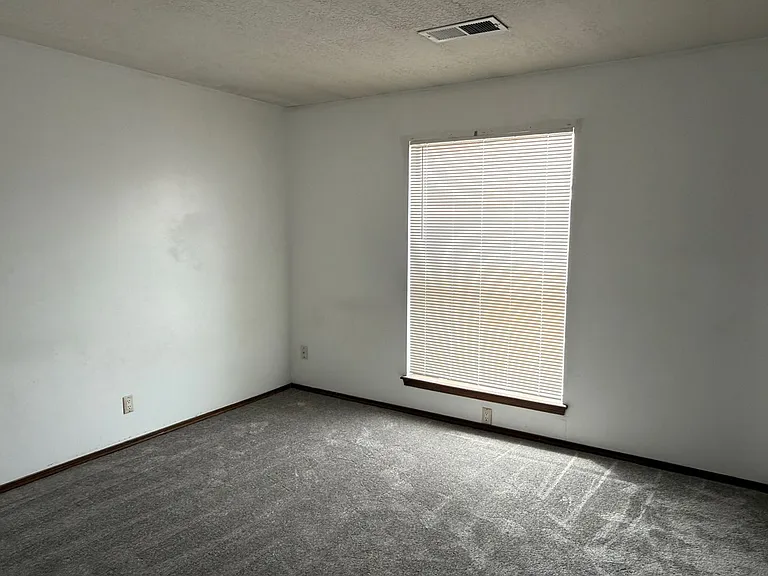 5310 Edwards Dr NE — Photo 14