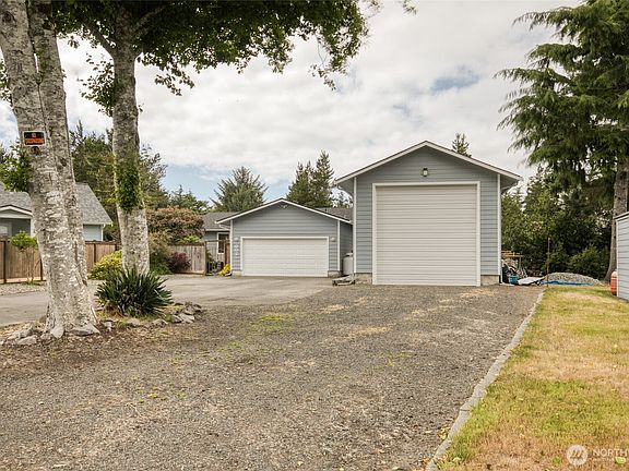 4th image of 602 Huckleberry Court SE