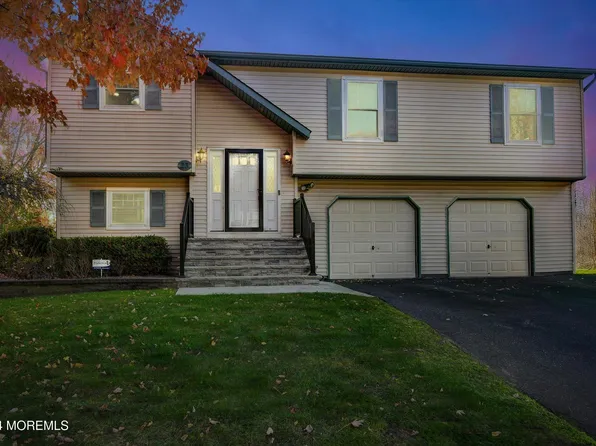 23 Sweetbriar Trail, Howell, NJ 07731