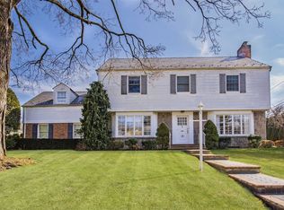 18 Martin Pl, Manhasset, NY 11030