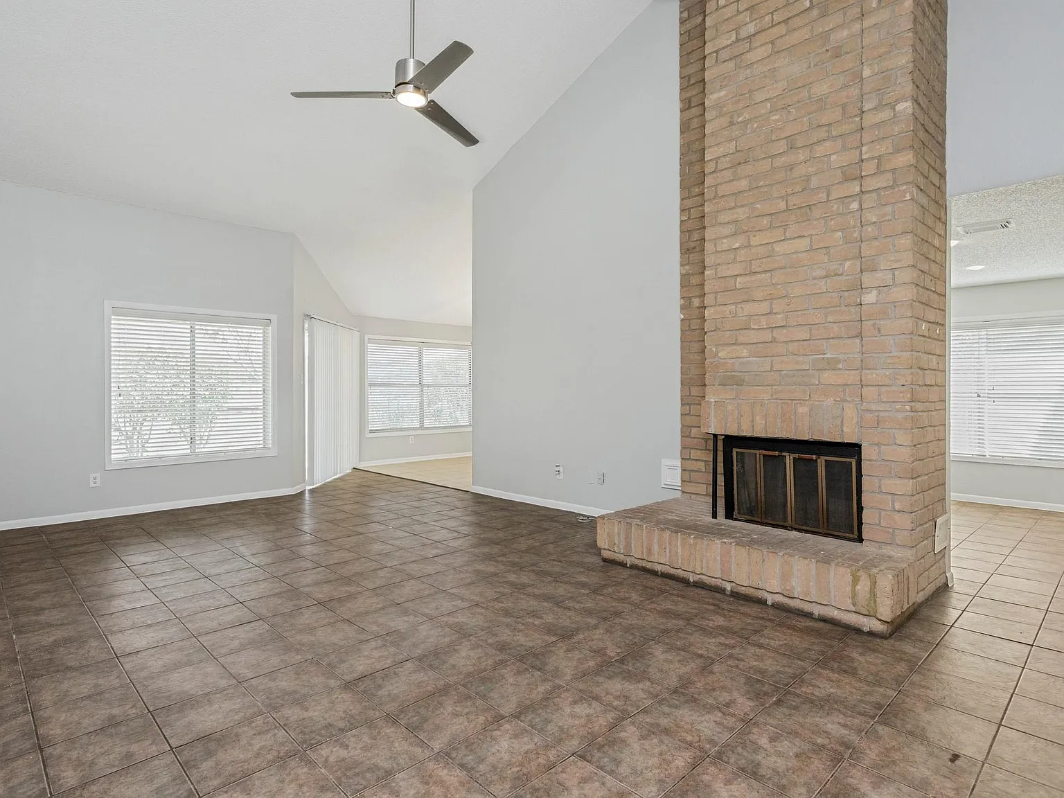 4 bed, 2.0 bath, 1995 sqft, $2,350 — Photo 3