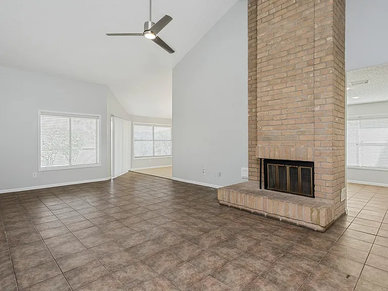 2015 Braesmeadow Ln — Photo 3