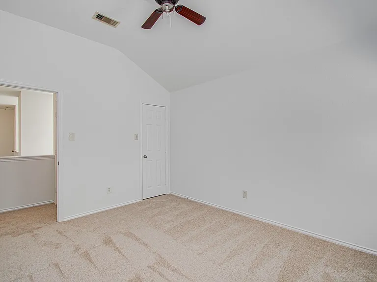 743 Hallsleigh Ln — Photo 36