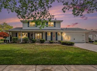 1524 Three Lakes Dr, Troy, MI 48085