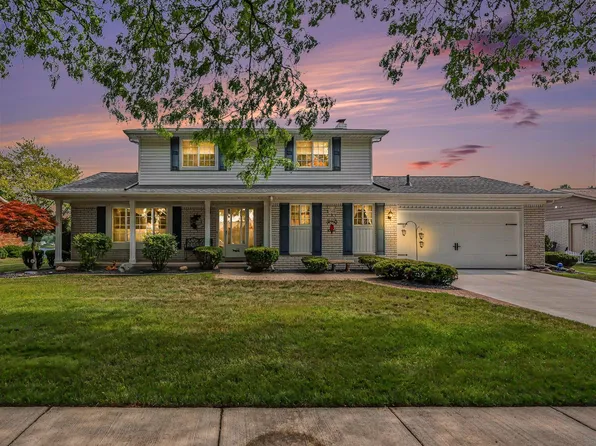 1524 Three Lakes Dr, Troy, MI 48085
