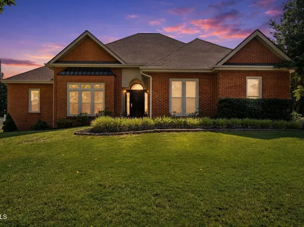 105 Shadowood Dr, Johnson City, TN 37604