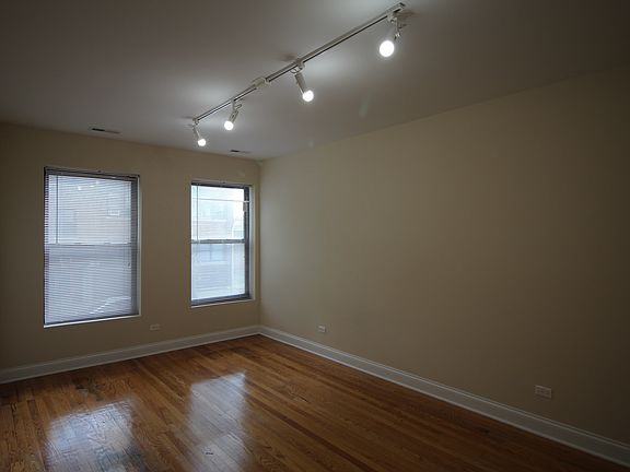 2nd image of 1110-12 W Balmoral Ave #2