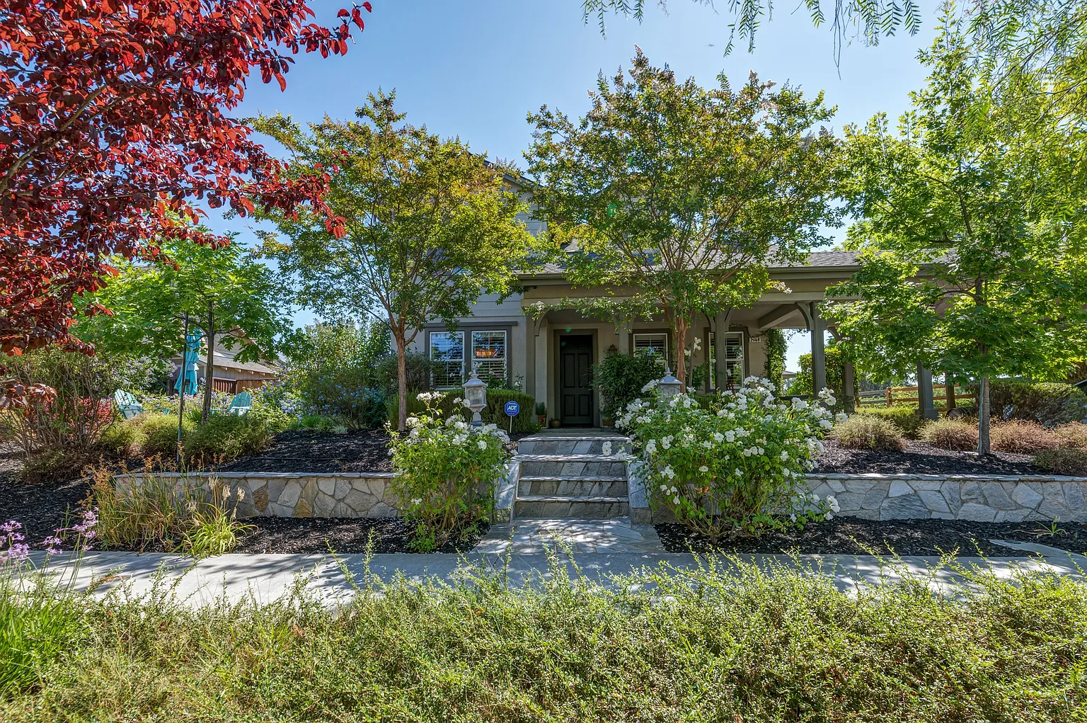 2768 Elston St photo 1