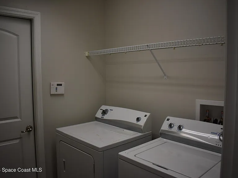 4063 Palladian Way — Photo 32