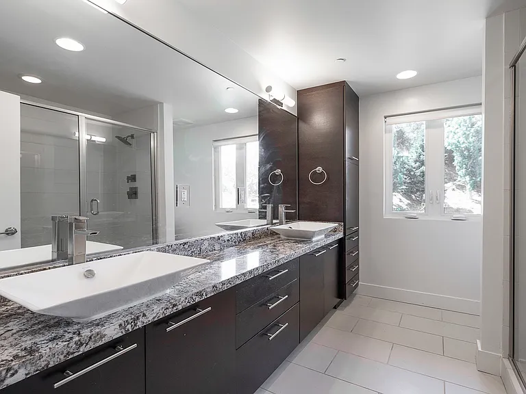 Bright and thoughtfully-designed bathrooms made for daily ease.
