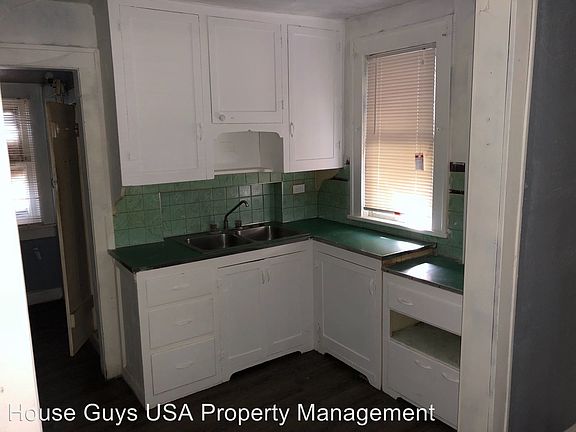 2nd image of 3321 Spruce Ave