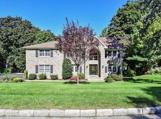 8 Drake Ln, White Plains, NY 10607